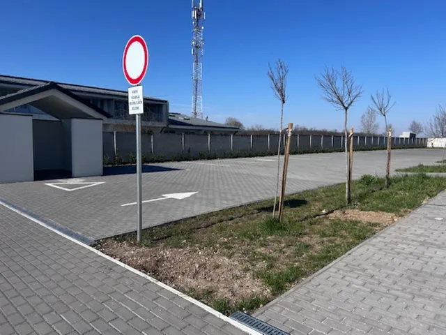 Kiadó kereskedelmi és ipari ingatlan Gyömrő, Dózsatanya 267 nm