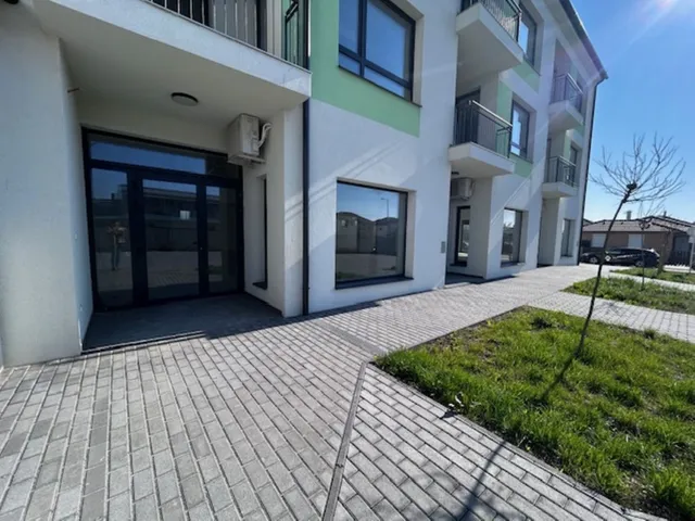 Kiadó kereskedelmi és ipari ingatlan Gyömrő, Liget lakópark 267 nm