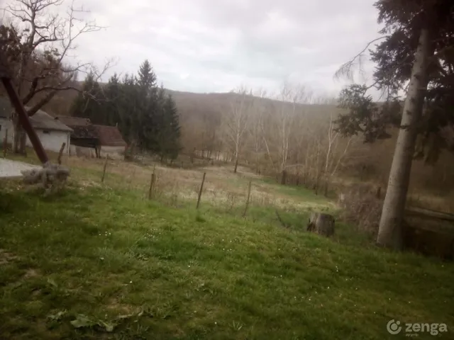 Eladó telek Eszteregnye 1446 nm