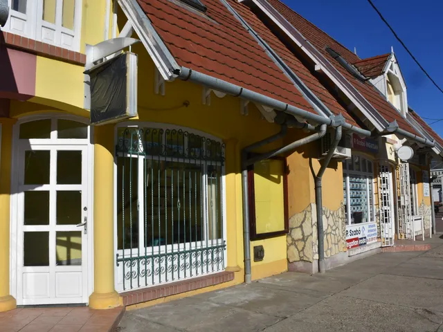 Kiadó kereskedelmi és ipari ingatlan Törökszentmiklós, Vásárhelyi Pál utca 25 nm