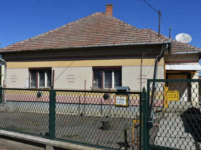 Eladó ház Tiszaföldvár, Homok 101 nm