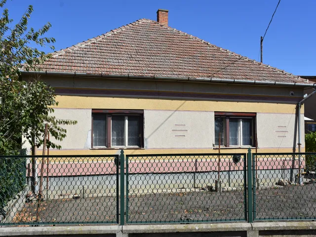 Eladó ház Tiszaföldvár, Homok 101 nm