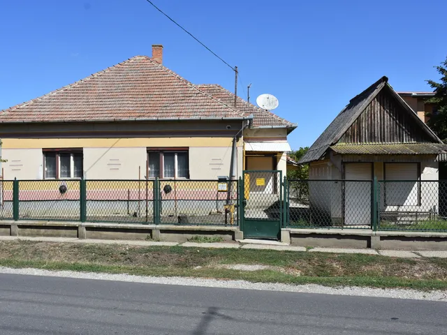 Eladó ház Tiszaföldvár, Homok 101 nm