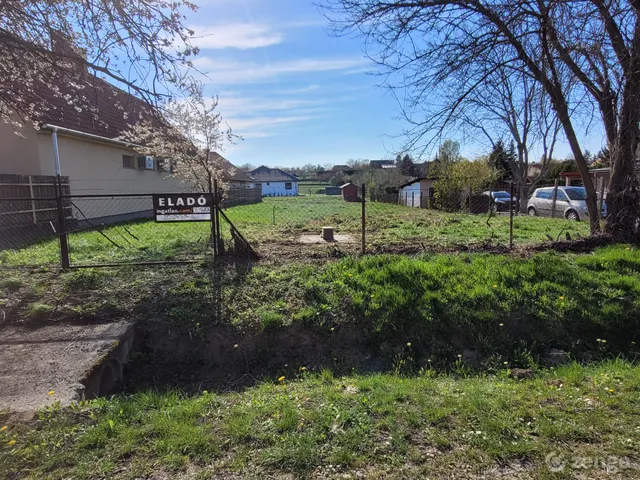 Eladó telek Balatonlelle, Várszói u. 12. 800 nm