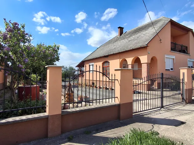 Eladó ház Újcsanálos 160 nm