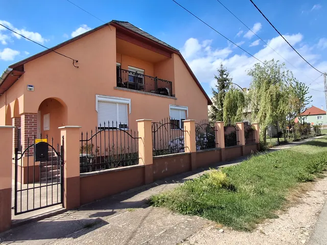 Eladó ház Újcsanálos 160 nm