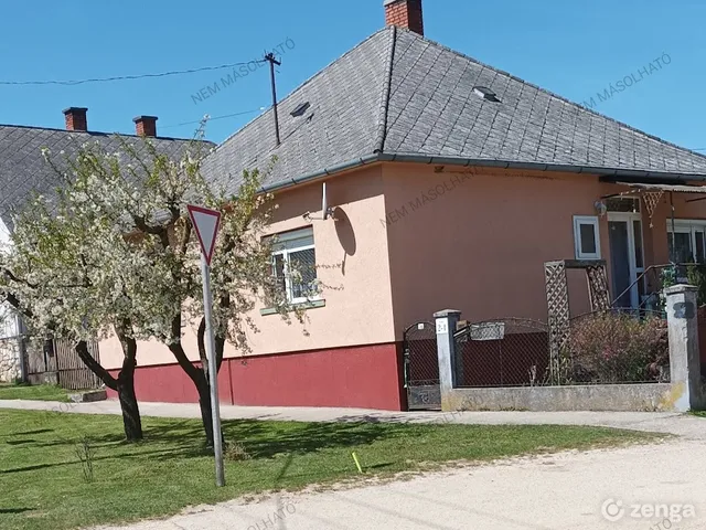 Eladó ház Porva 135 nm