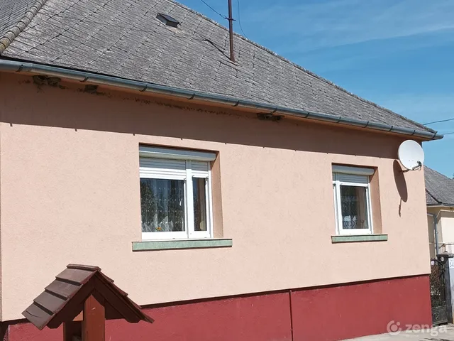 Eladó ház Porva, Fő utca 135 nm