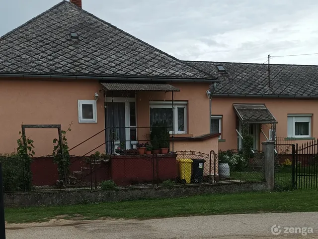 Eladó ház Porva, Fő utca 135 nm
