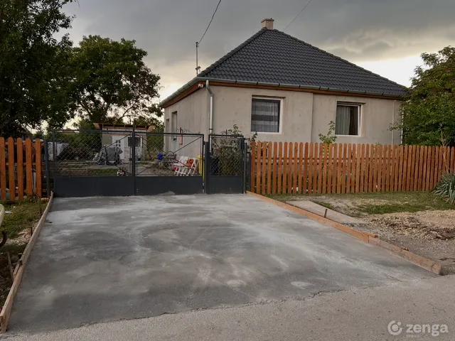 Eladó ház Kerecsend 130 nm