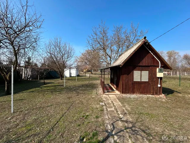 Eladó telek Tiszajenő 1360 nm