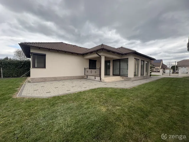Eladó ház Nyúl 170 nm