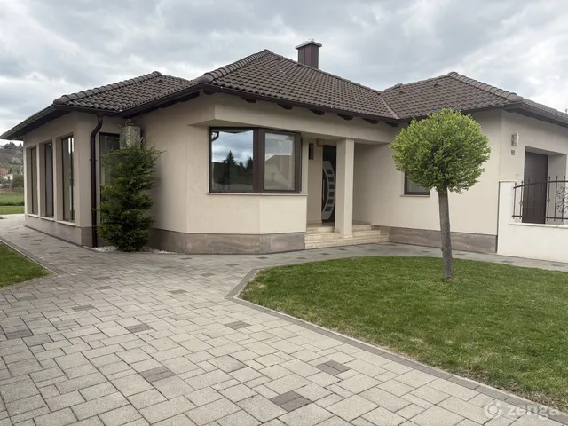 Eladó ház Nyúl 170 nm