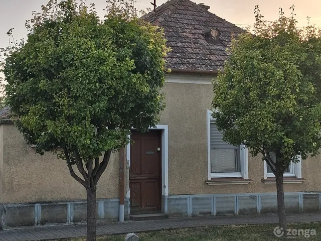 Eladó ház Mezőlak 90 nm
