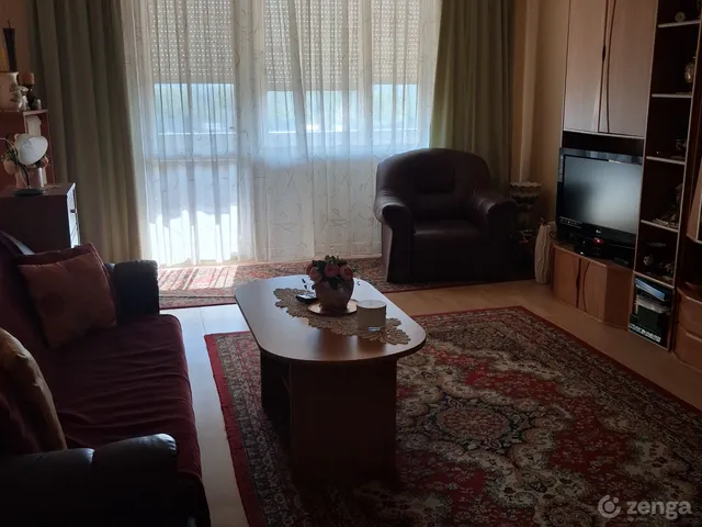 Eladó lakás Paks, Lakótelep 71 nm