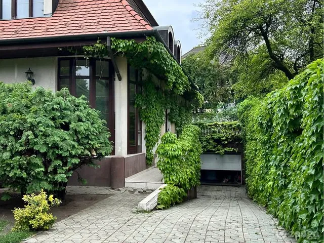 Eladó ház Budapest XI. kerület, Sashegy 352 nm
