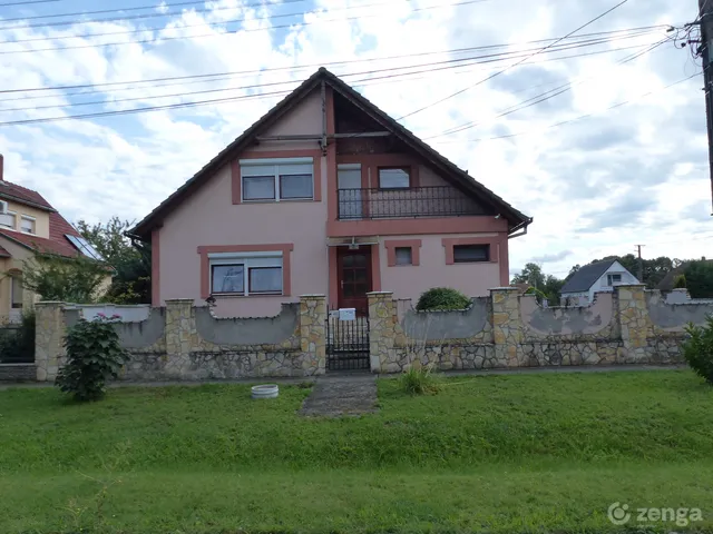 Eladó ház Kozármisleny 230 nm