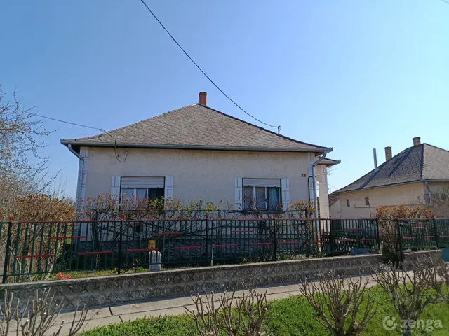 Eladó ház Tiszaszentimre 98 nm