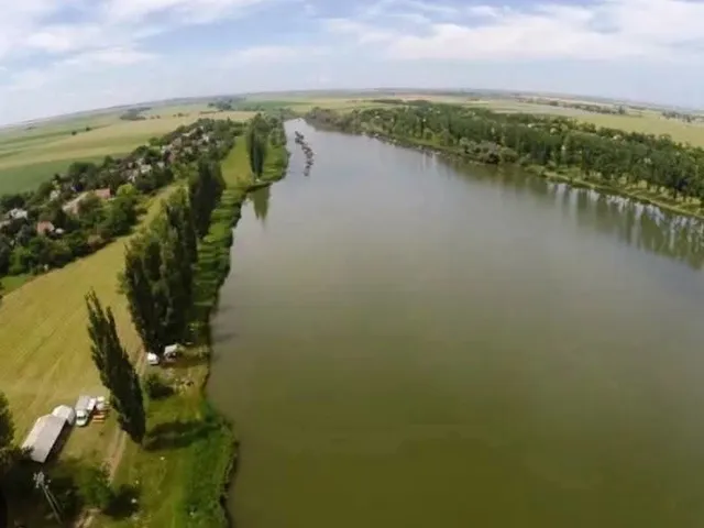 Eladó telek Dány 400 nm