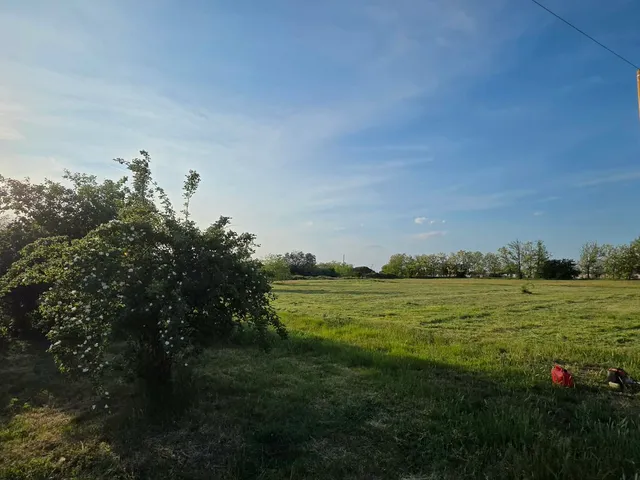 Eladó telek Tiszatenyő 864 nm