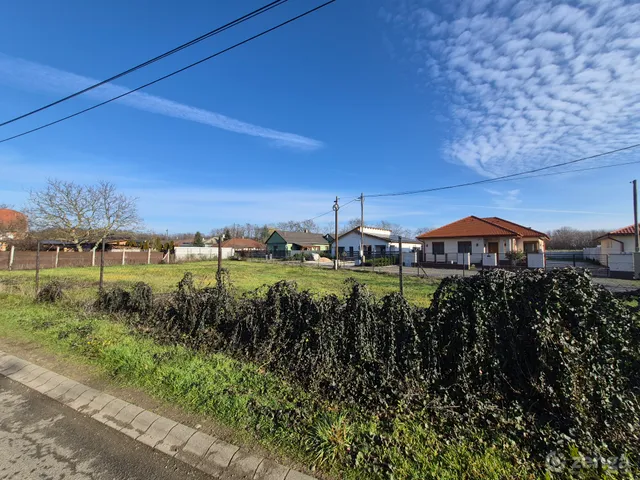 Eladó telek Nyíregyháza, Oros 736 nm