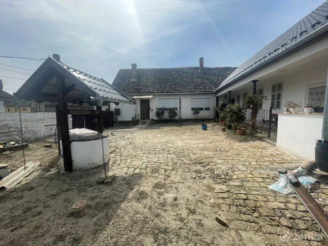 Eladó ház Tolna, Mözs 109 nm