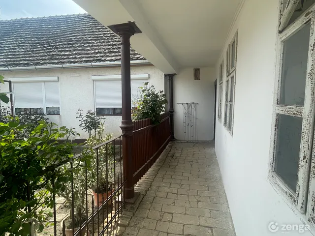 Eladó ház Tolna, Mözs, Petőfi utca 1 109 nm