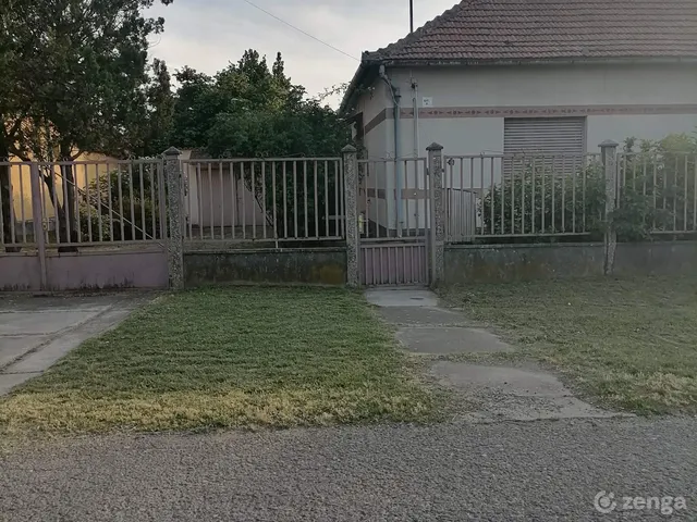 Eladó ház Újszász 70 nm