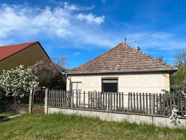 Eladó ház Bőny 68 nm
