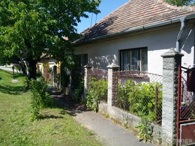 Eladó ház Bakonynána 120 nm