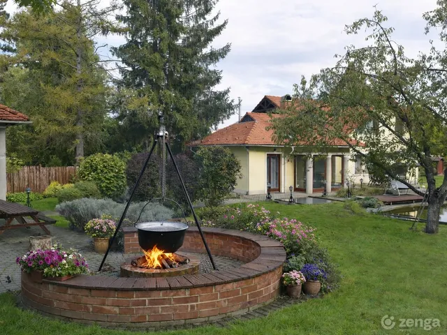 Eladó ház Tápiószecső, Gáborkút utca 230 nm