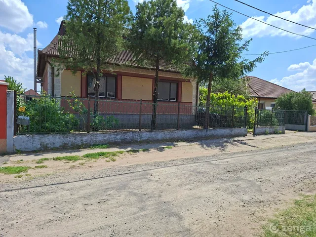 Eladó ház Hajdúsámson 110 nm