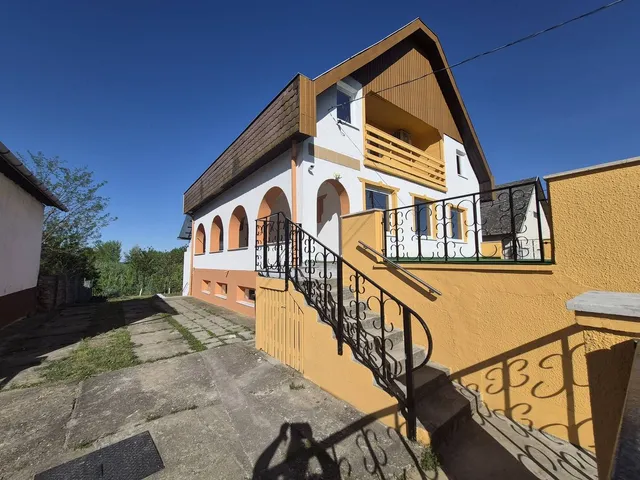 Eladó ház Tiszafüred 292 nm