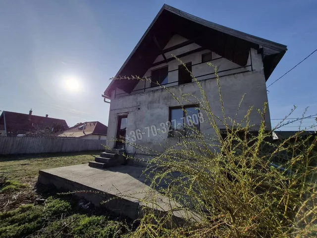Eladó ház Felsőpakony 130 nm