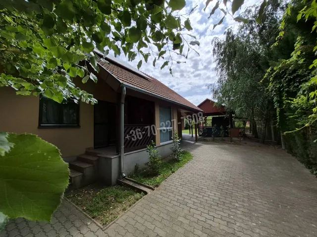 Eladó ház Tiszafüred, Tiszaörvény 111 nm