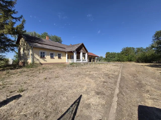 Eladó mezőgazdasági ingatlan Tiszaigar 110 nm