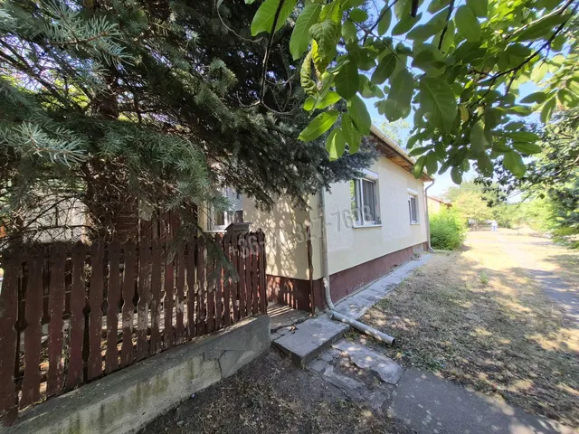 Eladó ház Tiszanána 110 nm