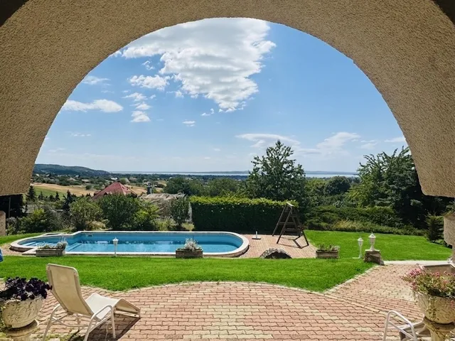 Eladó ház Cserszegtomaj 290 nm