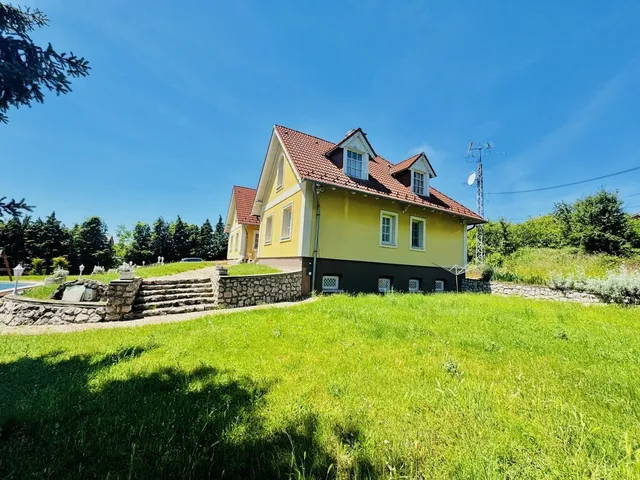Eladó ház Cserszegtomaj 290 nm