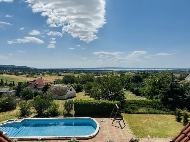 Eladó ház Cserszegtomaj 290 nm