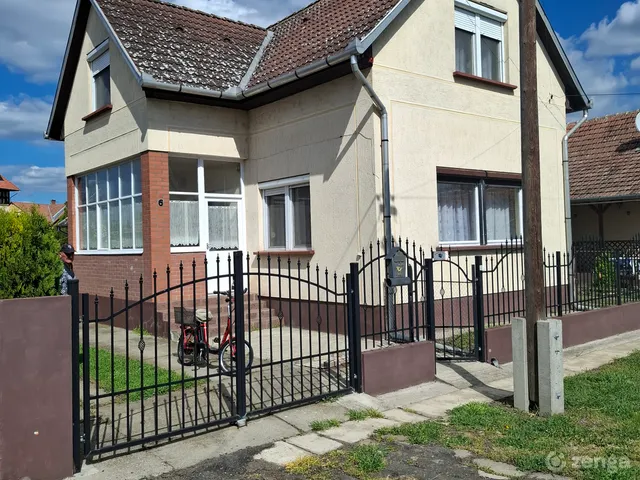 Eladó ház Újszász, Kolozsvári út 6. 100 nm