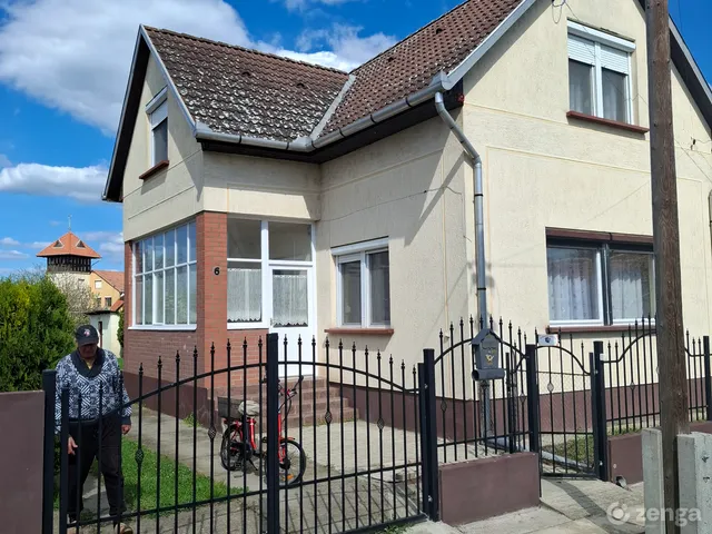 Eladó ház Újszász, Kolozsváriút 6. 100 nm