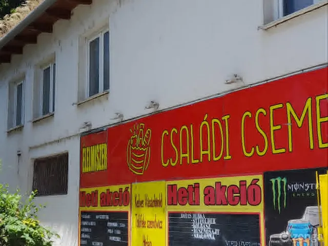 Eladó kereskedelmi és ipari ingatlan Pécs, Mohácsi út 107 1300 nm