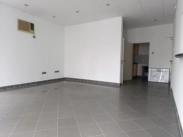 Kiadó kereskedelmi és ipari ingatlan Budapest XVIII. kerület, Lónyaytelep, Gyöngyvirág utca 75 nm