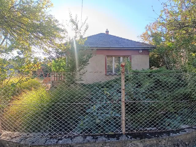 Eladó ház Budapest XVI. kerület, Petőfikert 130 nm