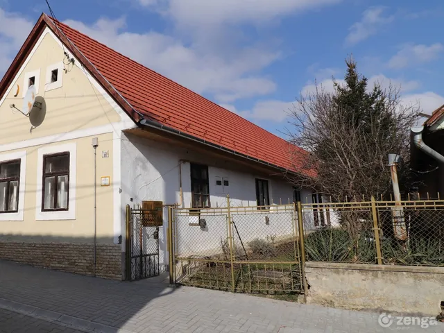 Eladó ház Bonyhád 150 nm
