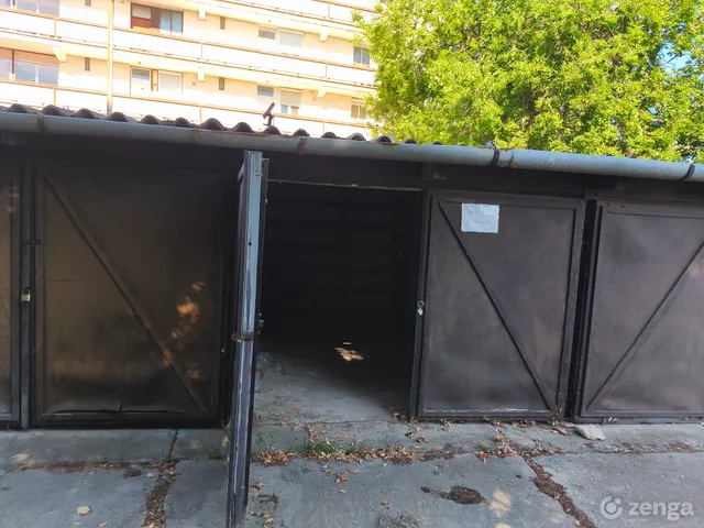 Eladó garázs Csongrád, Zöldkert utca 16 nm