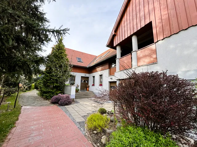 Eladó ház Győr, Révfalu 400 nm
