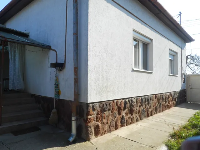 Eladó ház Szeged, Szőreg 90 nm