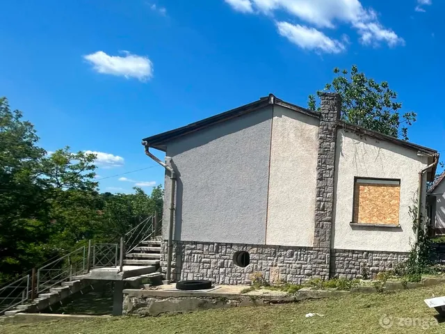 Eladó ház Keszü 35 nm